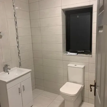 Stunning 3-bed House In Kinnegad 度假居 *