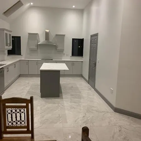 Stunning 3-bed House In Kinnegad 度假居 *