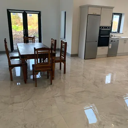 Stunning 3-bed House In Kinnegad 穆林加尔